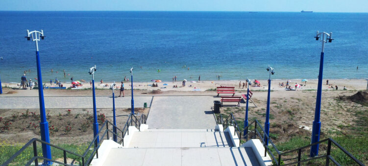 Одесские пляжи: меньше песка, больше коммерции