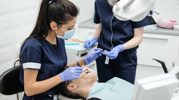 У НСЗУ розповіли про те, які стоматологічні послуги мають бути безплатними