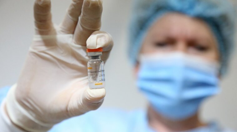 В Украине рекомендовали бустерную прививку от COVID-19 для людей возрастом 60+