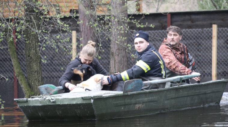 Весеннее половодье в Украине затопило север.