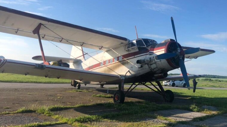 Незаконно залетів із Румунії: У Житомирській області затримали літак