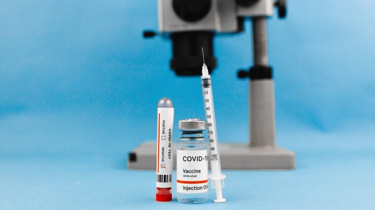 Вакцинироваться от коронавируса придется каждый год - гендиректор Pfizer