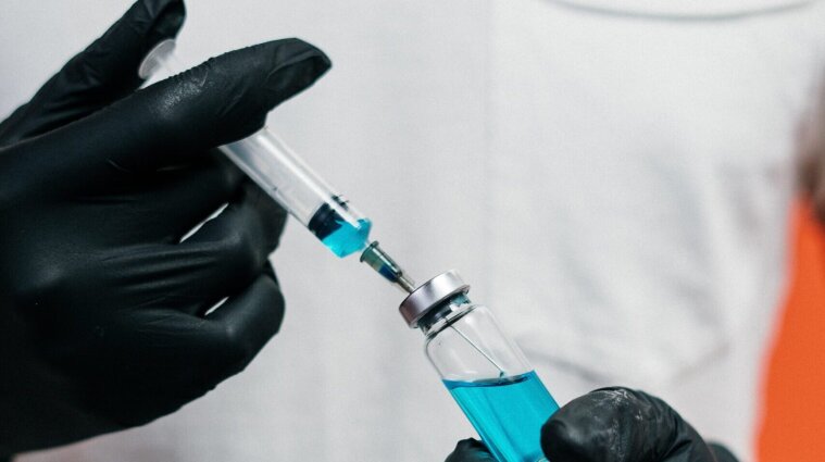 В Украину массово завозят российские вакцины от COVID-19 - эксперт