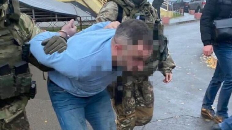 Задушили за квартиру: у Києві затримали вбивць музиканта