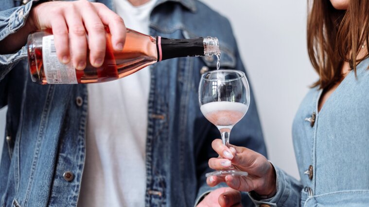 Вчені з`ясували, скільки алкоголю можна пити після інсульту або інфаркту