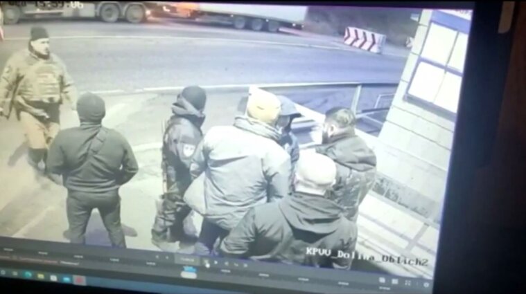 Появилось новое видео с нападением заместителя главы МВД Гогилашвили на полицейского в Краматорске