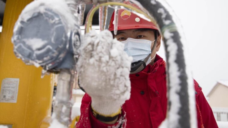 Китай засыпало снегом: около шести тысяч пострадавших