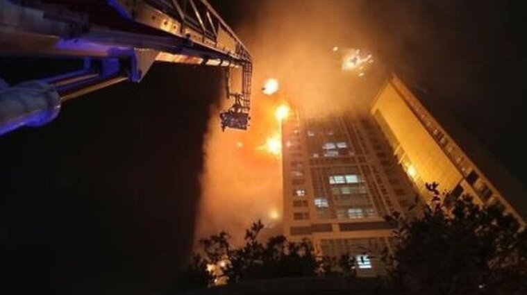 В Південній Кореї 33-поверховий житловий будинок загорівся: 15 людей отримали поранення