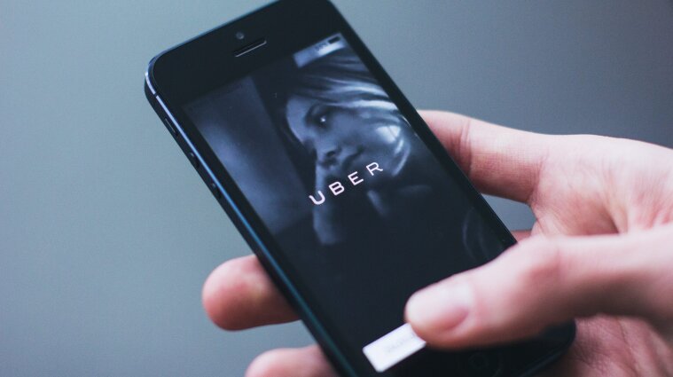 В Киеве возобновляет услуги сервис такси Uber
