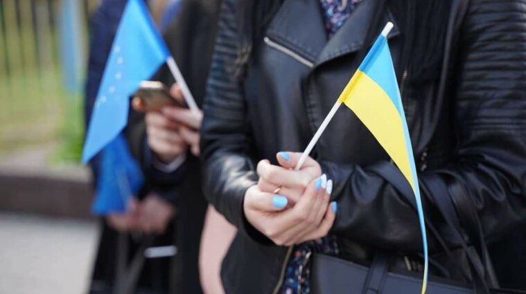 Сколько украинцев гордятся своей страной: результаты опроса