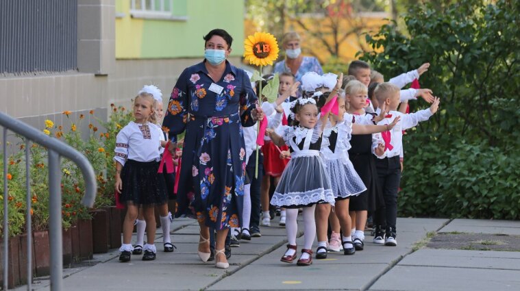 В Ивано-Франковской области медики агитируют педагогов не вакцинироваться от COVID-19