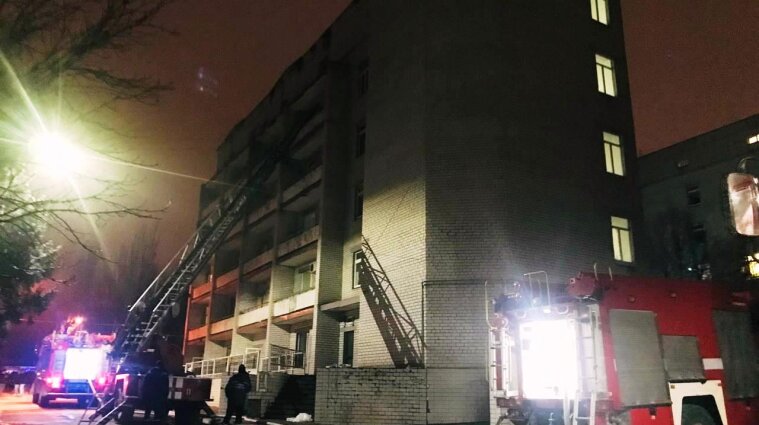 Пожар в инфекционной больнице Запорожья: четыре человека погибли и двое пострадали