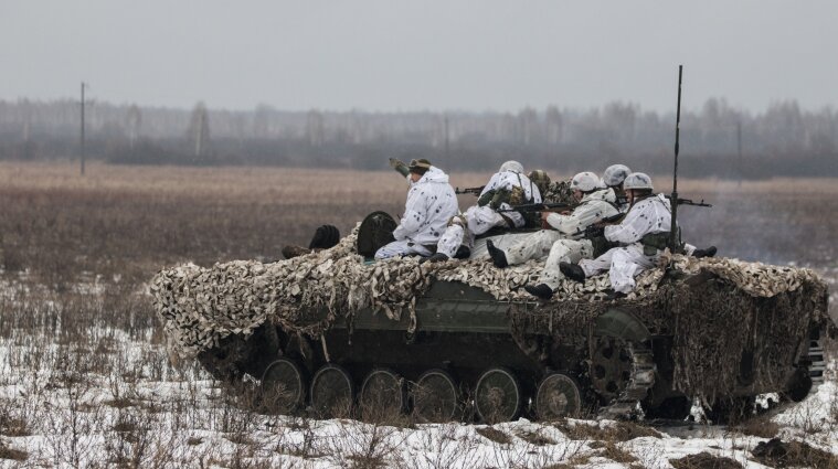 Українські військові знищили 5 російських літаків, два танки та вантажівки, - ЗСУ