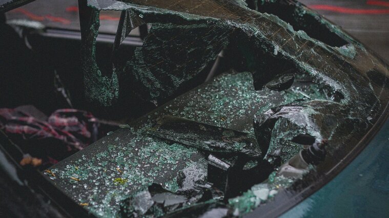 Позашляховик Porsche на смерть збив двох людей під Києвом - відео