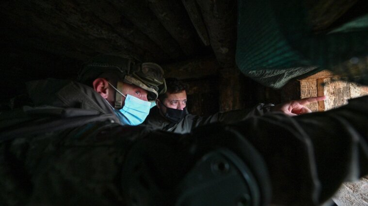 Зеленский побывал в окопах и блиндажах солдат у границы с Крымом - фото