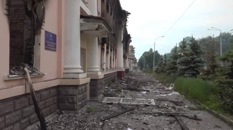Окупанти штурмують Сєвєродонецьк: про ситуацію на Луганщині розповів Гайдай