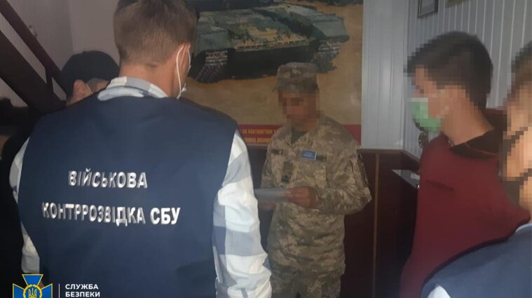 В Ровенской области задержали военного, который собирал секретные данные для разведки РФ