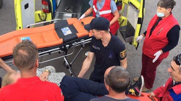 На Прикарпатье турист умер в горах после укусов ос