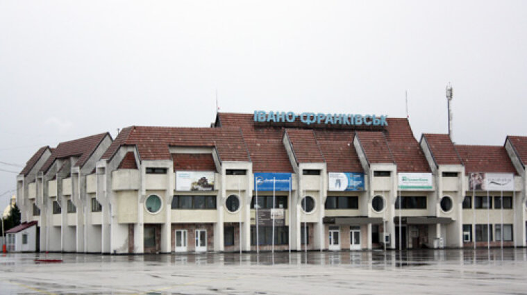 В Ивано-Франковске сообщили о заминировании аэропорта и нескольких университетов