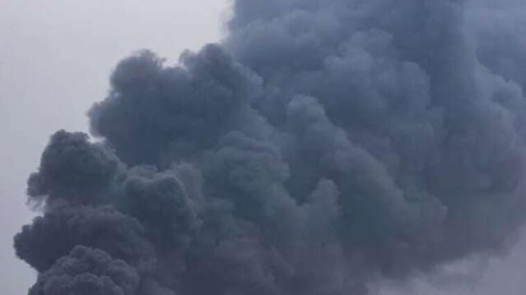 Пожежа спалахнула на підприємстві в Борисполі
