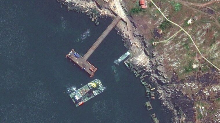 Момент уничтожения российских судов вблизи острова Змеиный попал на спутниковые снимки