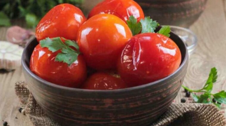 Консервуємо на зиму: рецепти квашених помідорів