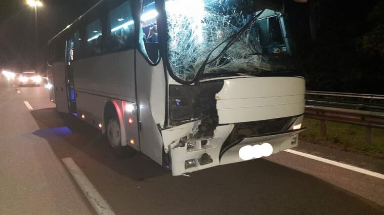 Автобус с паломниками попал в ДТП на трассе Киев-Чоп - фото