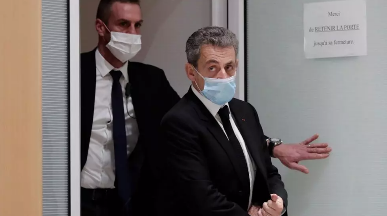 Експрезидента Франції Саркозі засудили до року в'язниці: у чому причина