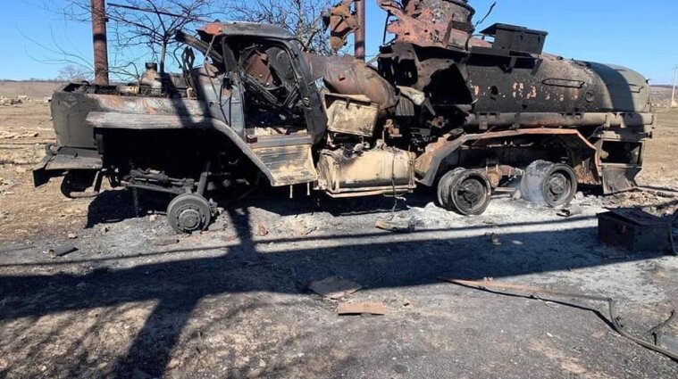 Українські військові спалили машини забезпечення російських орків (фото)
