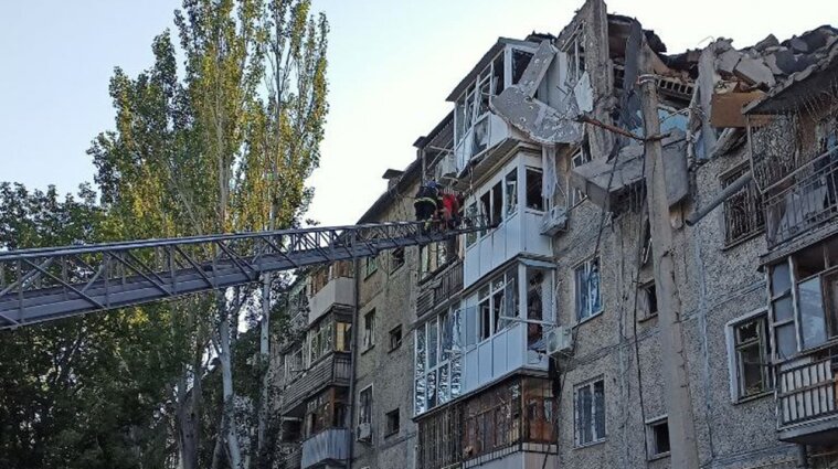 Выросло количество жертв обстрела многоэтажки в Николаеве - фото