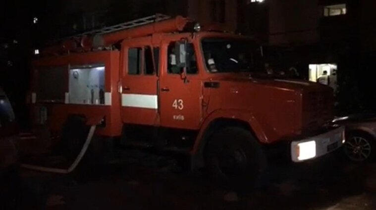 У Києві загорілась квартира у багатоповерхівці, є загиблий та постраждалий