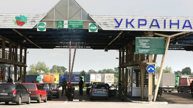 Міжнародний пункт пропуску не працює на кордоні з Угорщиною: що сталось