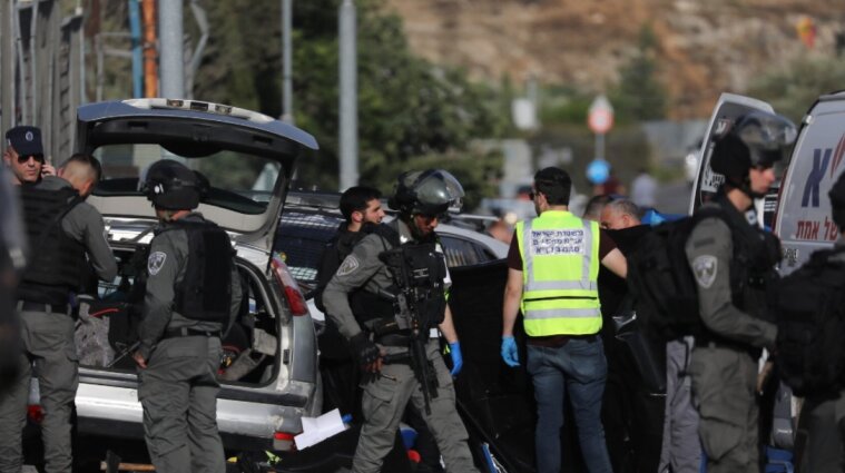 Полиция Израиля убила террориста, направившего автомобиль в толпу - видео