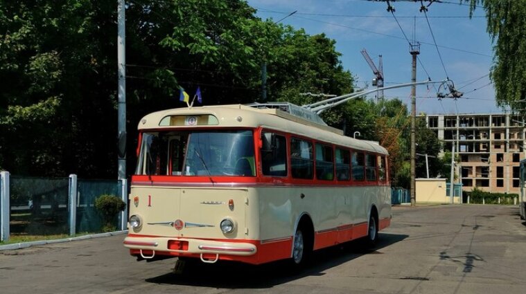 У Рівному відреставрували найстаріший український тролейбус (фото)