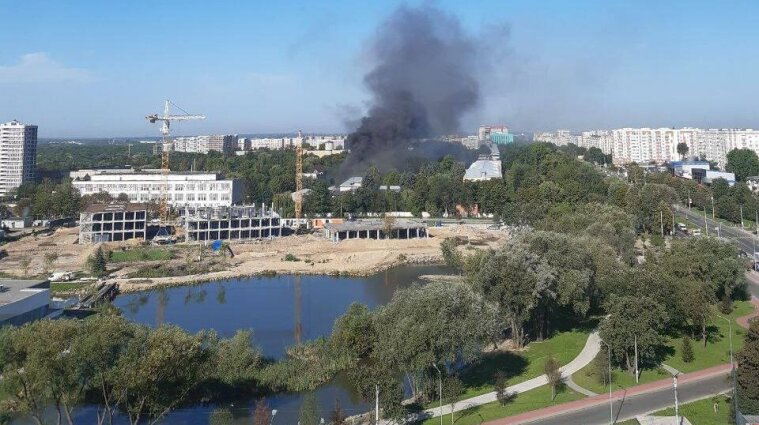 На львівському заводі прогримів вибух та спалахнула пожежа. Фото