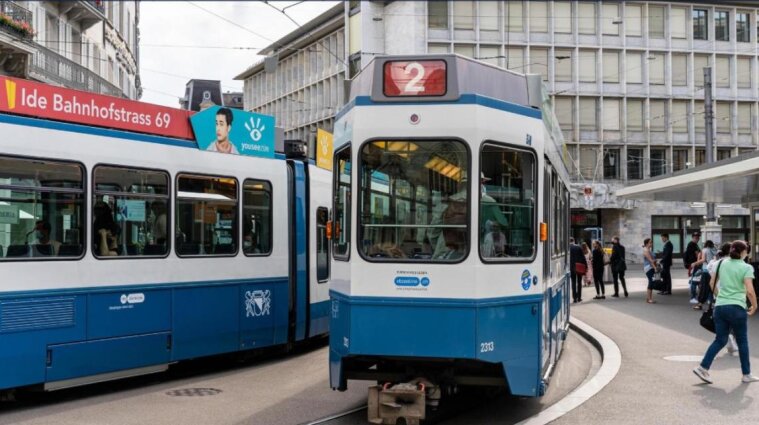 В Швейцарии мужчина умер в трамвае: он шесть часов "катался" городом