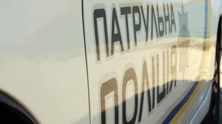Мертвого чиновника з порізаними венами знайшли в авто на Одещині