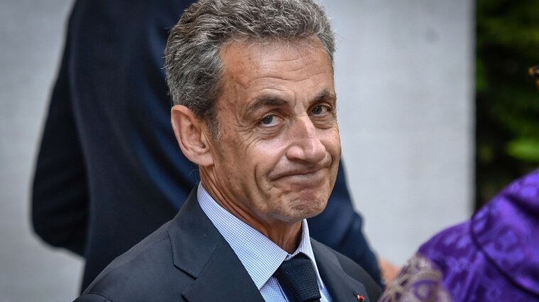 Впервые в истории Франции бывший президент предстанет перед судом