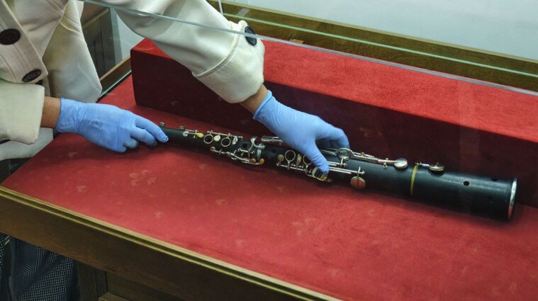 В Закарпатский музей передали уникальный музыкальный инструмент