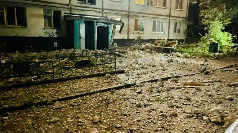 Рашисты атаковали Харьков: из-под завалов многоэтажки спасли десять человек