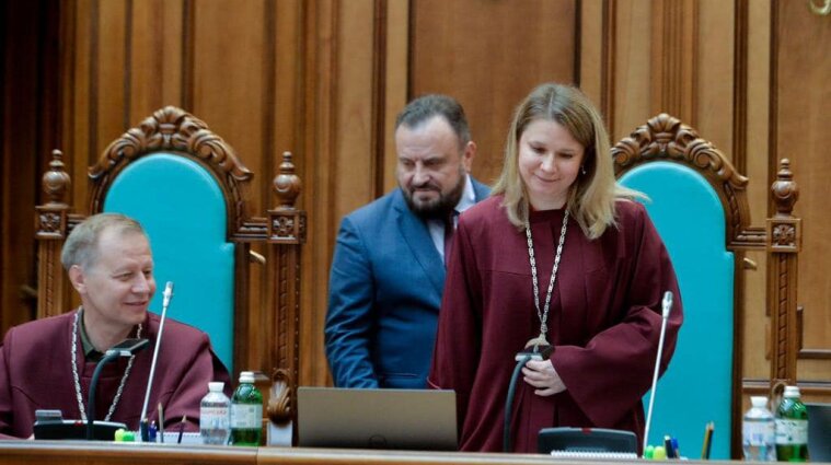 Депутат Совгиря приняла присягу судьи КСУ - фото