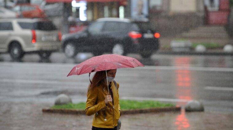 Дождливая погода с грозами удержится по всей Украине