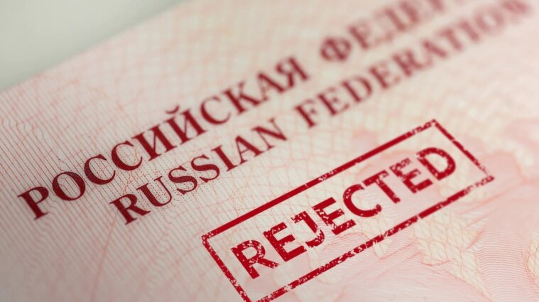 "Росіянам вхід заборонений"? Як ЄС змінило візовий режим з РФ та до чого це призведе