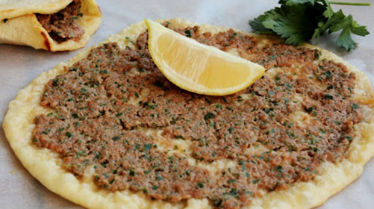 Рецепти східної кухні: готуємо турецьку піцу лахмаджун