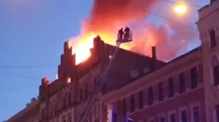 В центре Риги загорелся отель: восемь человек погибли