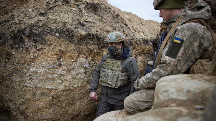 Зеленський про загострення на Донбасі: Б'ють по наших бійцях - армія відповідає