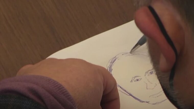 Львівський депутат-художник під час засідання малював портрет Путіна - відео