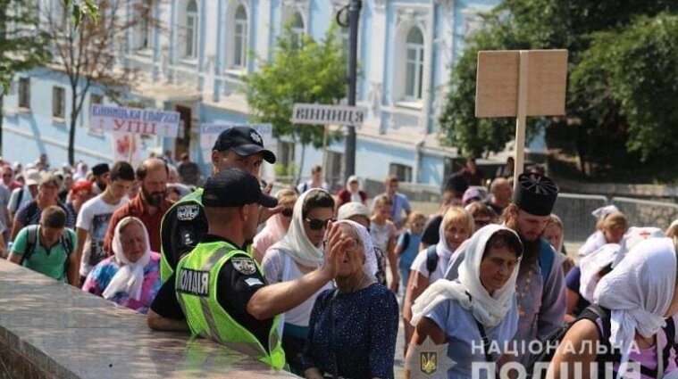 Антивакцинальную акцию протеста устроили под стенами Верховной Рады - видео
