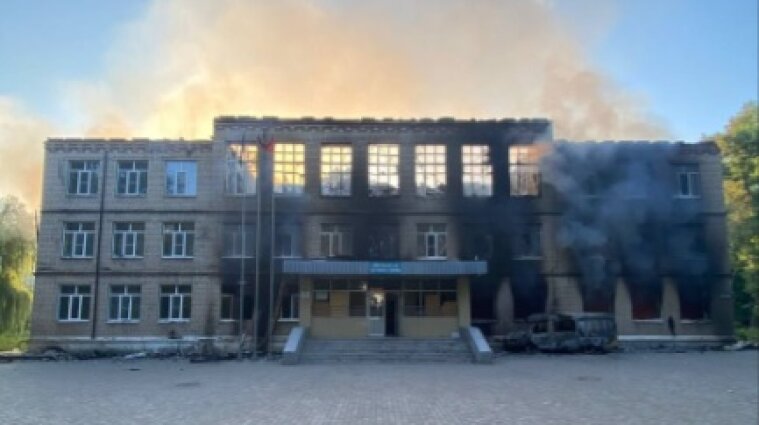 Окупанти "Градами" накрили школу на Донеччині - фото, відео