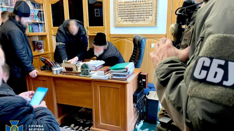 СБУ проводить обшуки у Почаївській лаврі УПЦ (МП) - фото